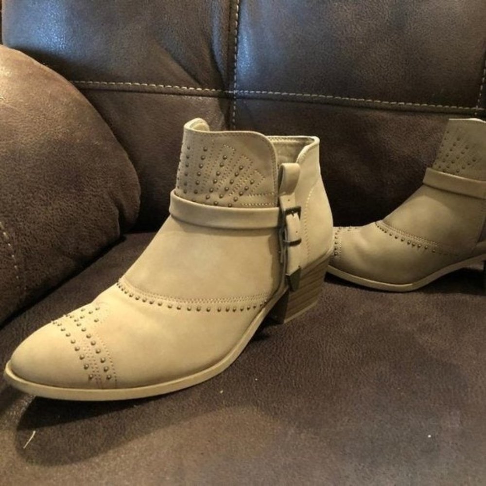 Womens Size 9 tan shoe booties